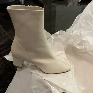 【関税込み】BY FAR ホワイト Sofia ブーツ Sofia White Leather Ankle Boot – BY FAR